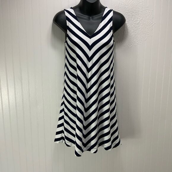 LOFT Sleeveless dress  - Picture 1 of 7